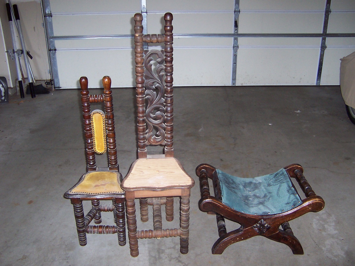 Need help identifying Grandmas Chairs - Furniture
