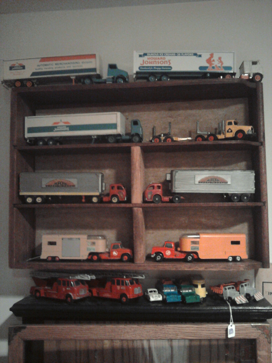 Winross Howard Johnson trucks and Aurora model kitls in 1/64 scale....