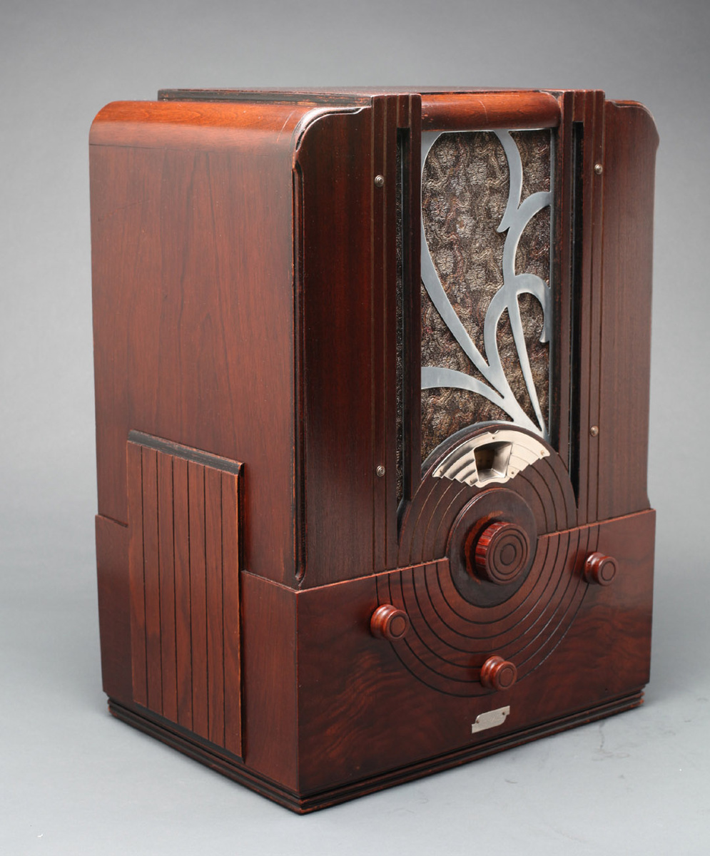 Majestic Model 174 Tombstone Tube Radio w/ "Tune-O-Stat" Station Preset Feature