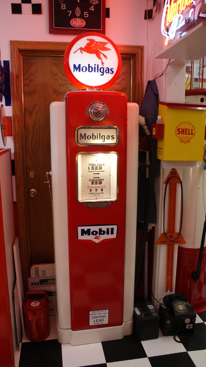 Wayne 70 gas pump - Petroliana