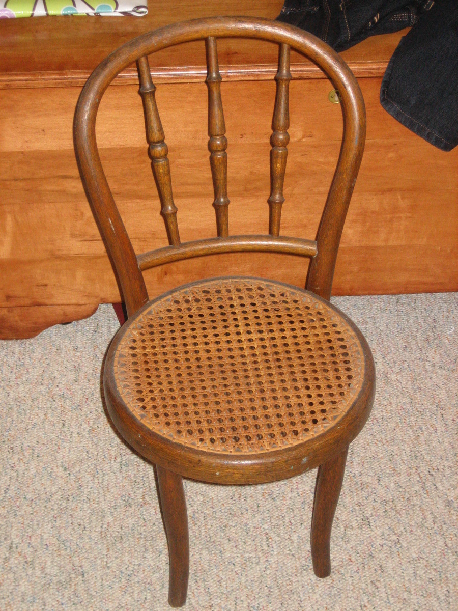 Child's Thonet chair - Furniture