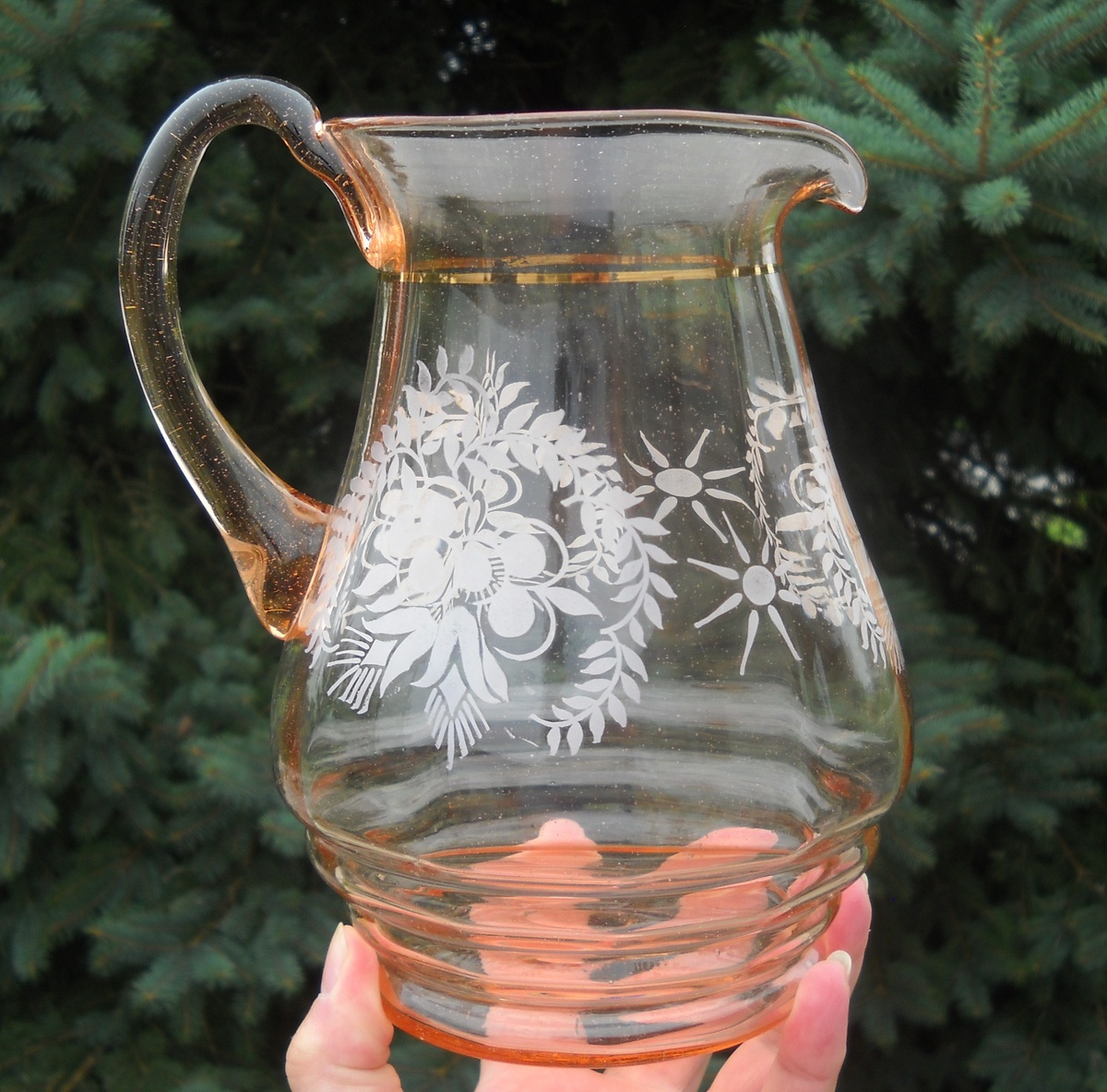 Pink blown pitcher leaf & floral design 