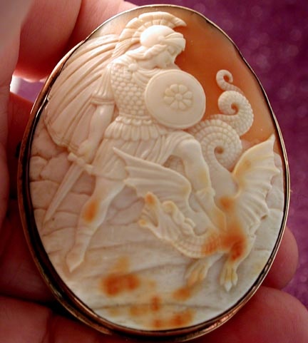 Shell cameo of St George and the Dragon - Fine Jewelry