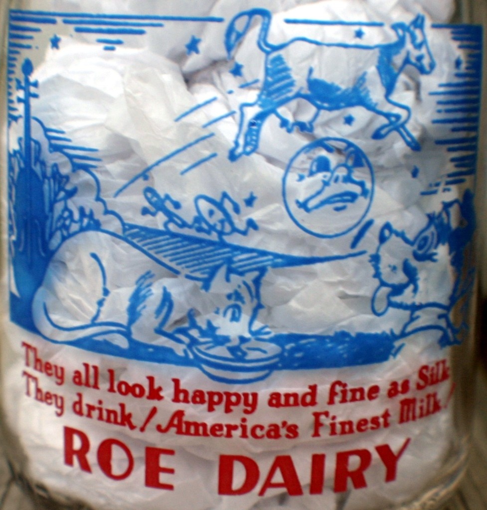 Tall Round Pyro Quart Roe Dairy Milk Bottle "Hey Diddle Diddle" Nursery Ryhme 