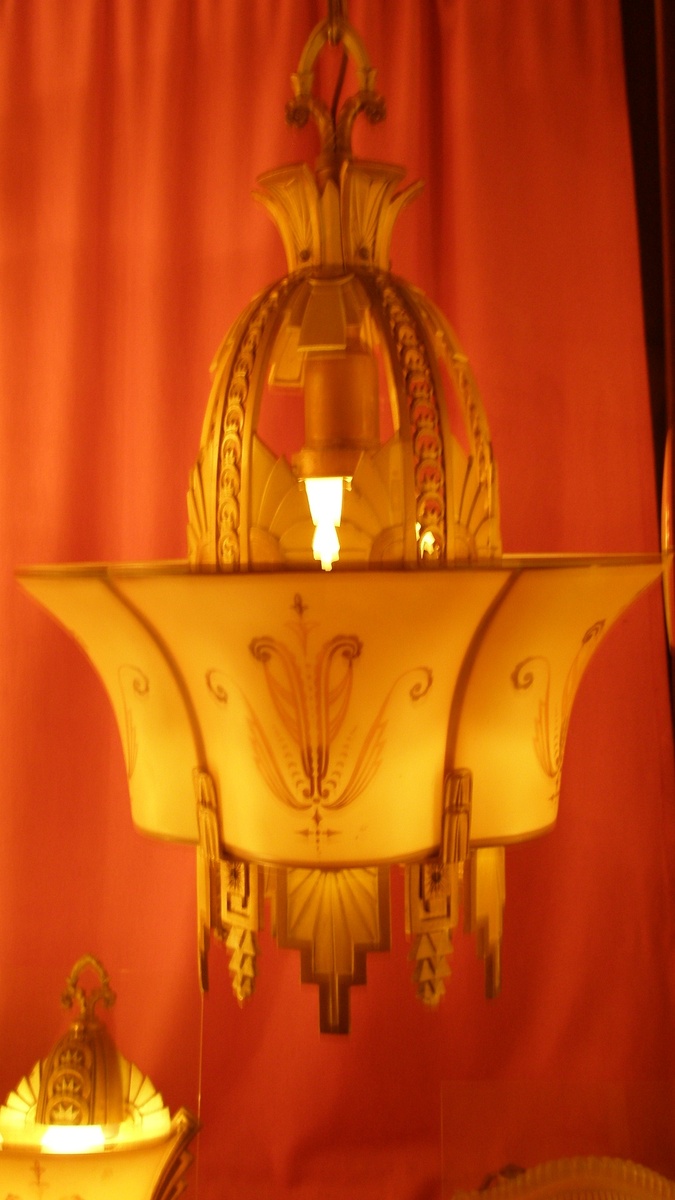  Visting The Art Deco Lamp Museum