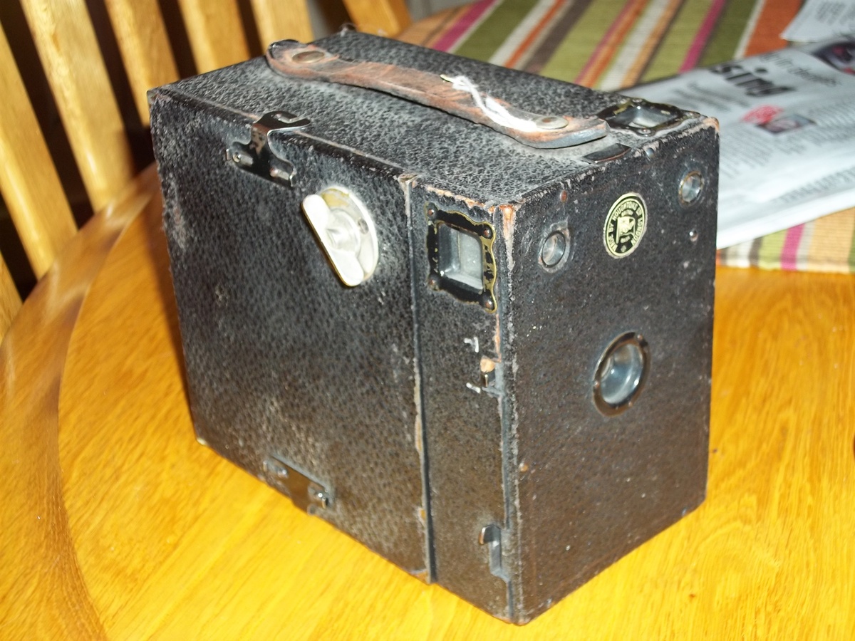 OLD ENSIGN  BOX CAMERA - Cameras