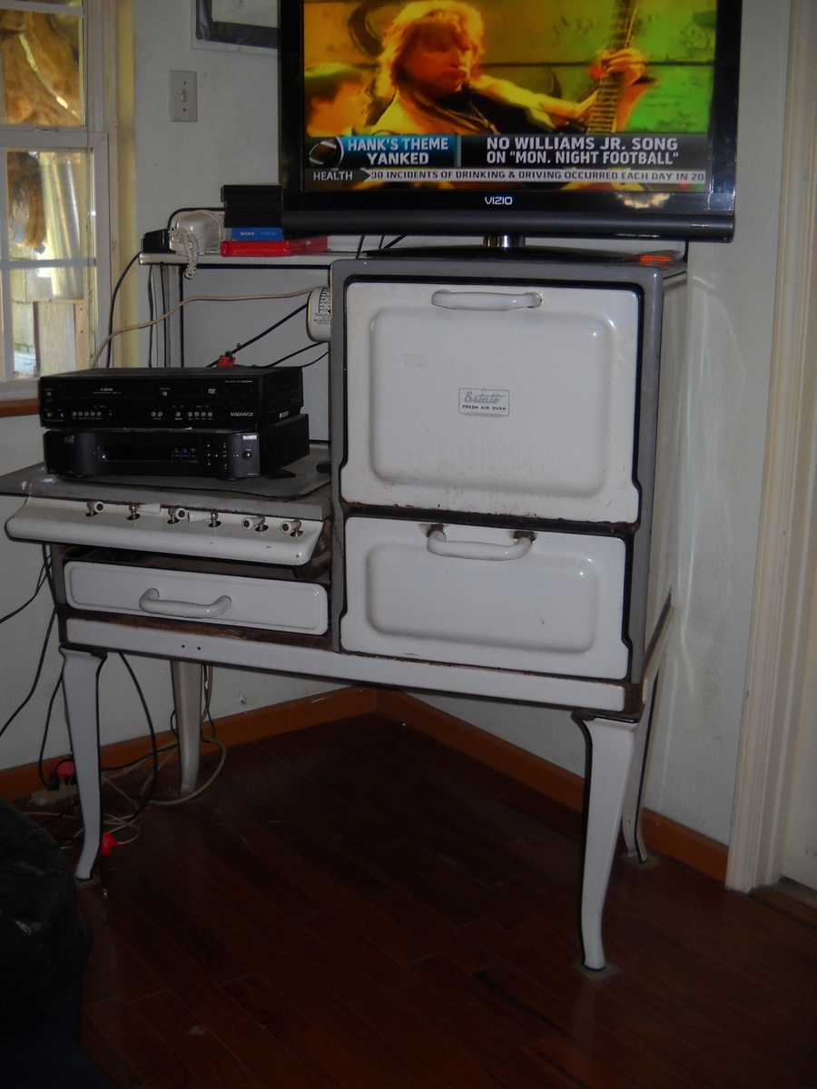 1936 ESTATE FRESH AIR OVEN - Kitchen