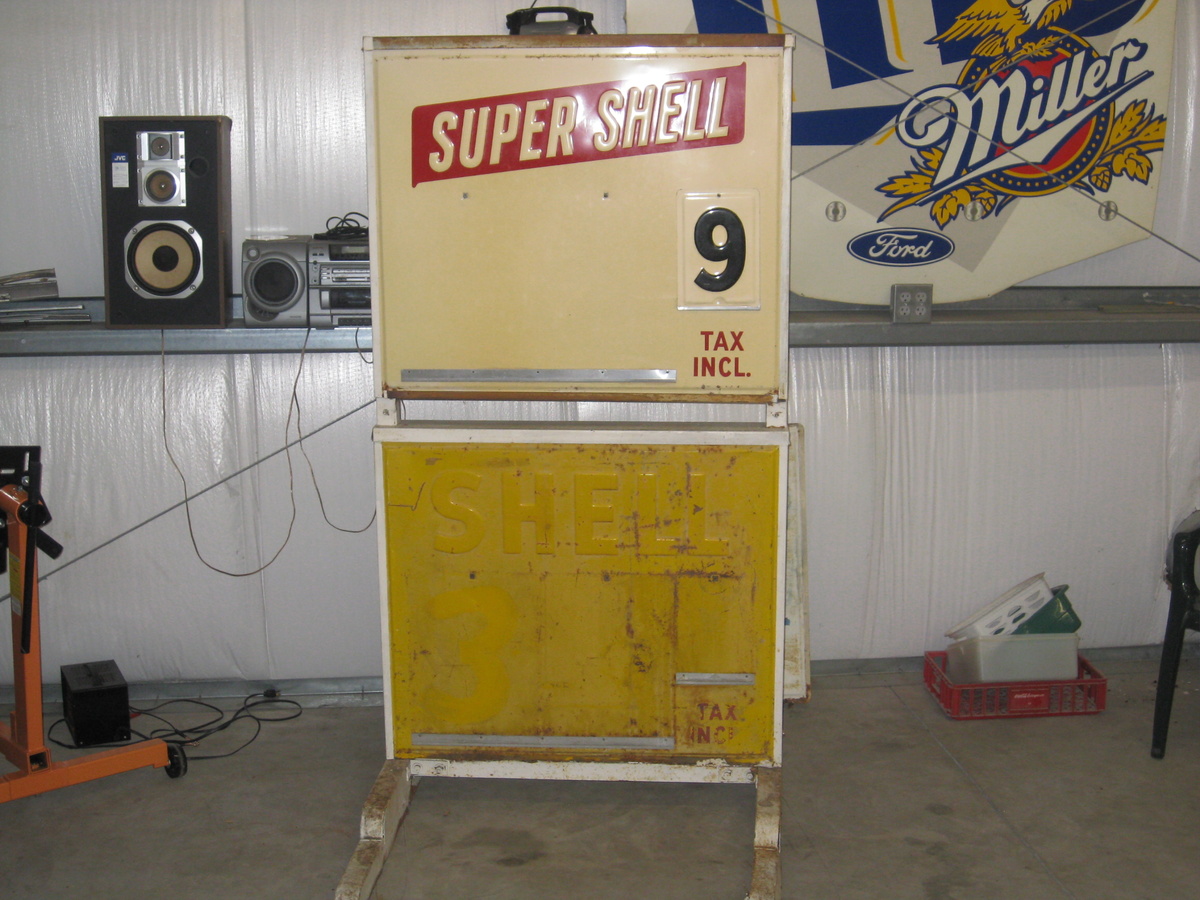 Shell gas roadside display - Petroliana