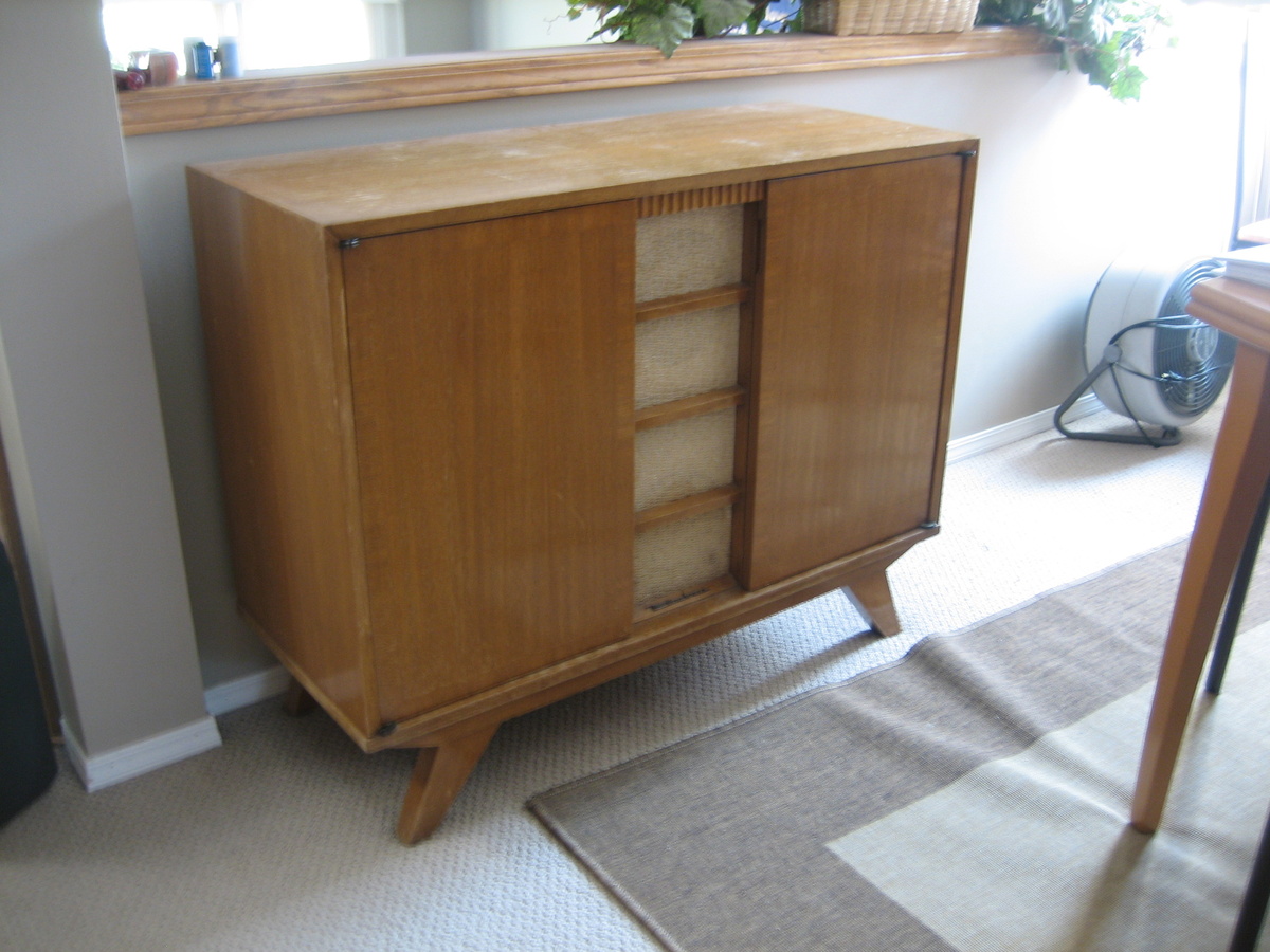Westinghouse Tube Radio and Sterio in Cabinet