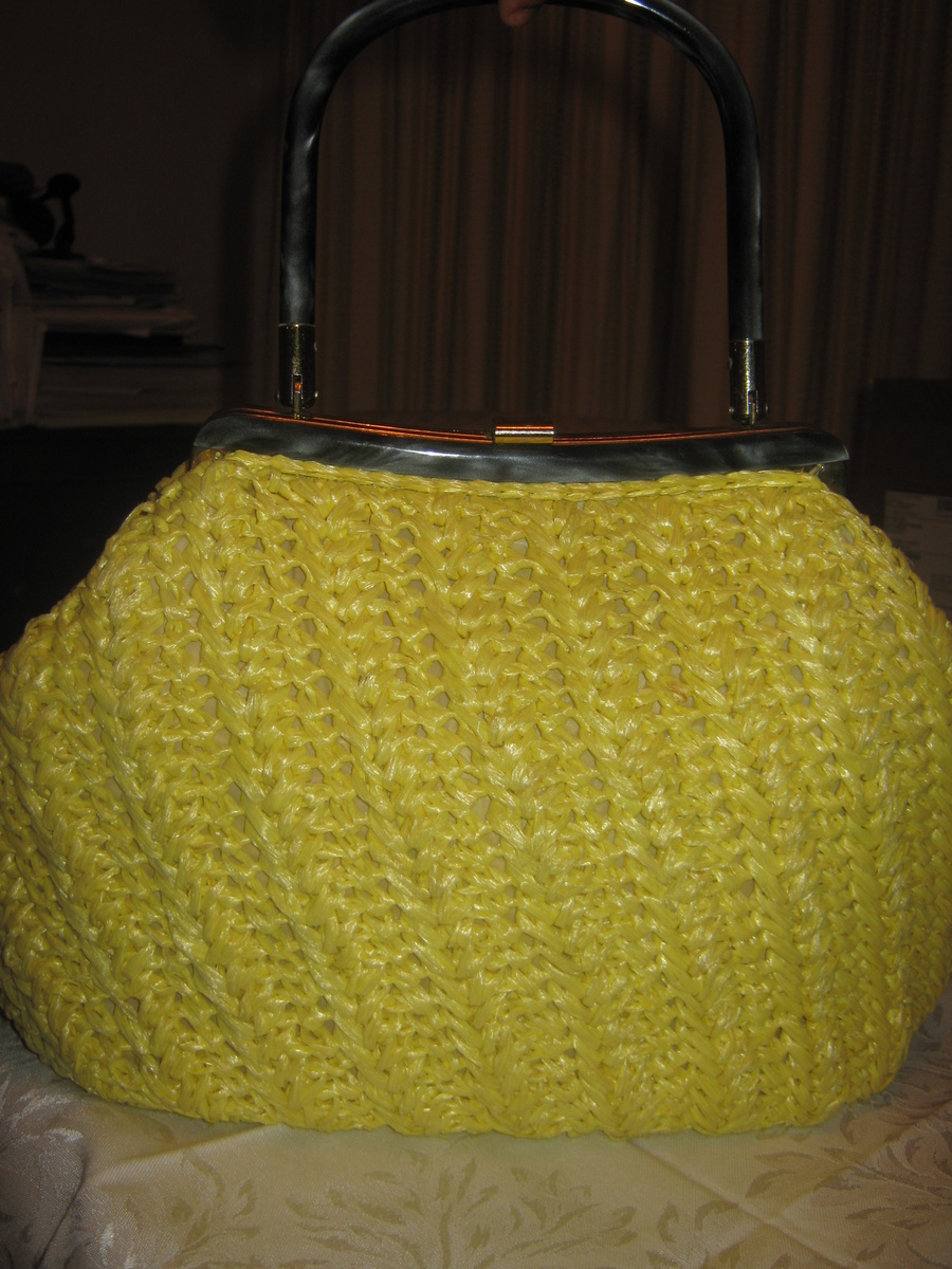 Vtg straw yellow handbag, lucite handle and frame 1950s