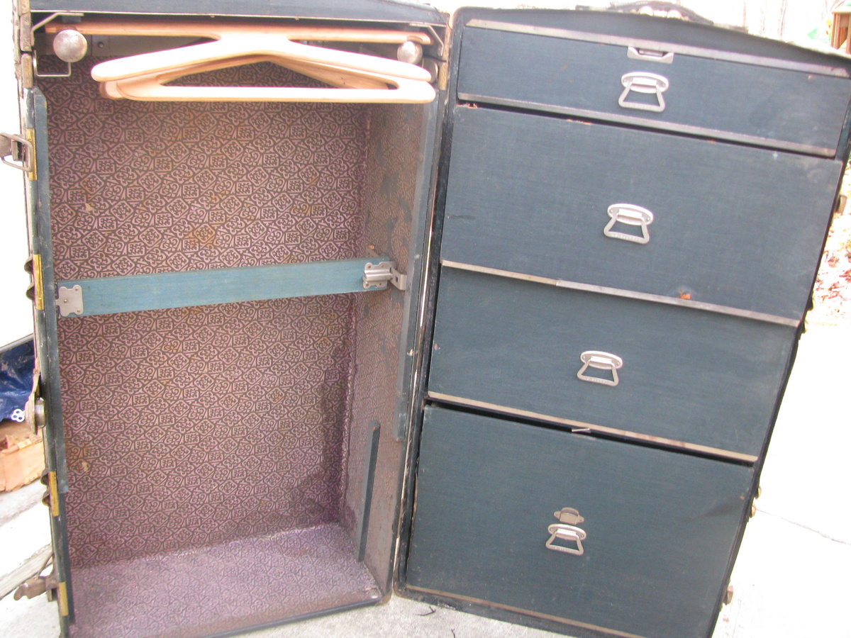 My son found two wardrobe trunks, this one is a question? - Furniture