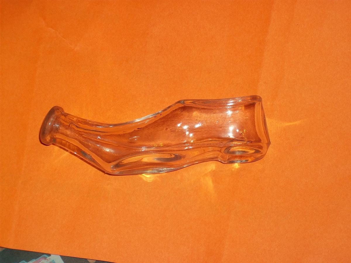  SMALL GLASS SHOE BOTTLE - Glassware