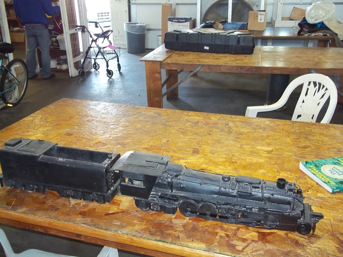 HAND MADE RAILROAD ENGINE - Model Trains