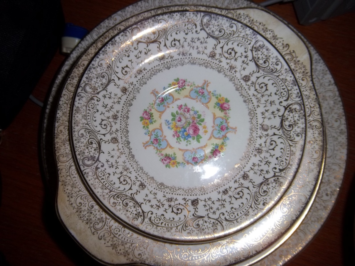 1953 Warranted 22k gold dining set - Parisian by Royal - Floral - 42 pieces - China and Dinnerware