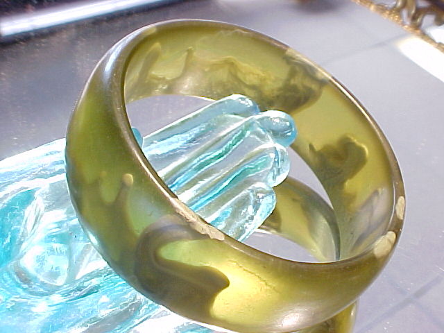Bakelite Bangle - Costume Jewelry