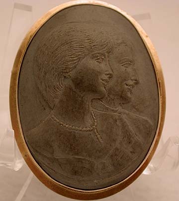 Prototype of the lava wedding cameo of Princess Diana and Prince Charles - Fine Jewelry