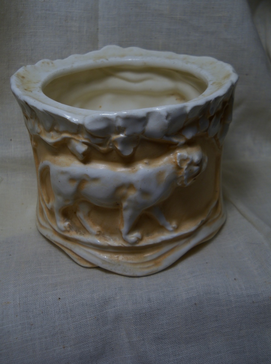 CZECHO-SLOVAKIAN POTTERY - Art Pottery