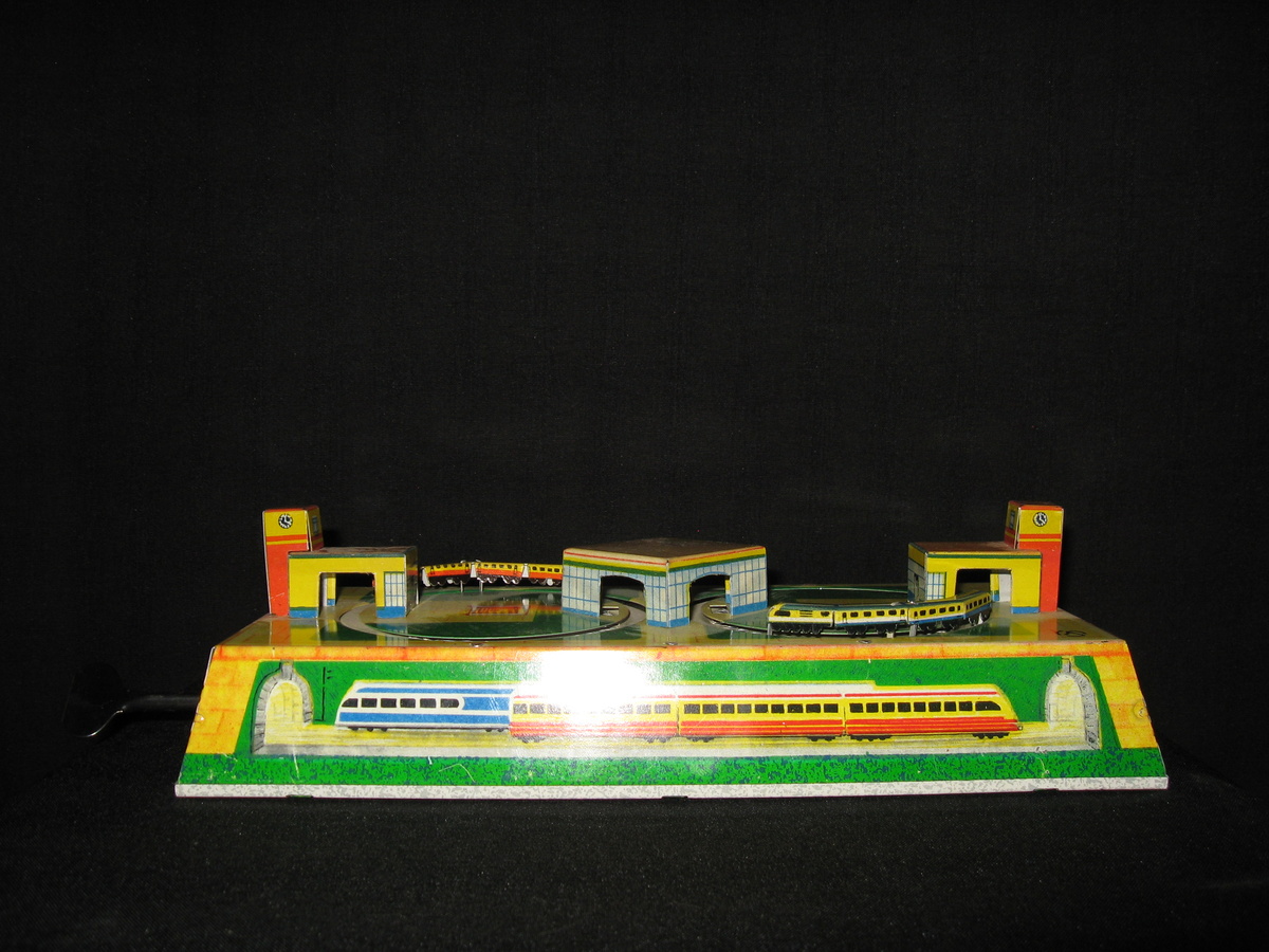 VINTAGE RUSSIAN WINDUP TOY