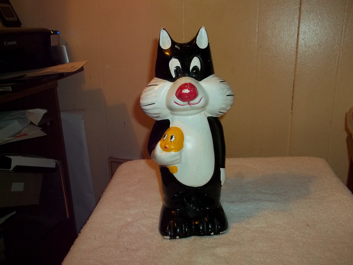 SYLVESTER & TWEETY BANK - Coin Operated