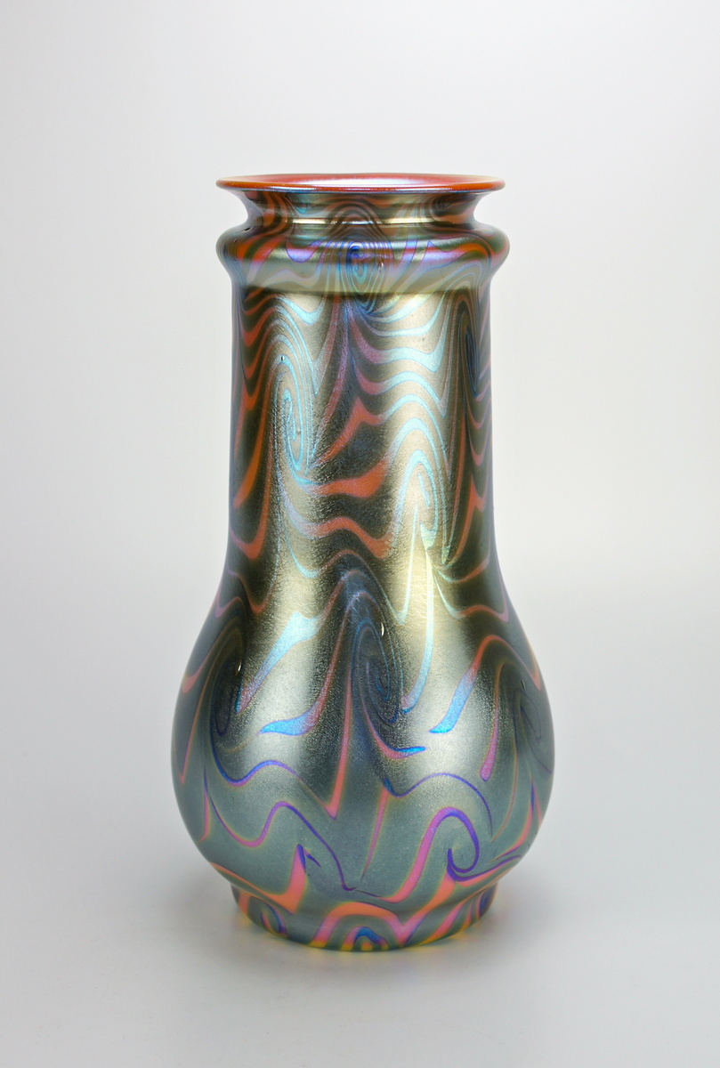 Durand King Tut art glass vase rare production shape 1824 - Art Glass