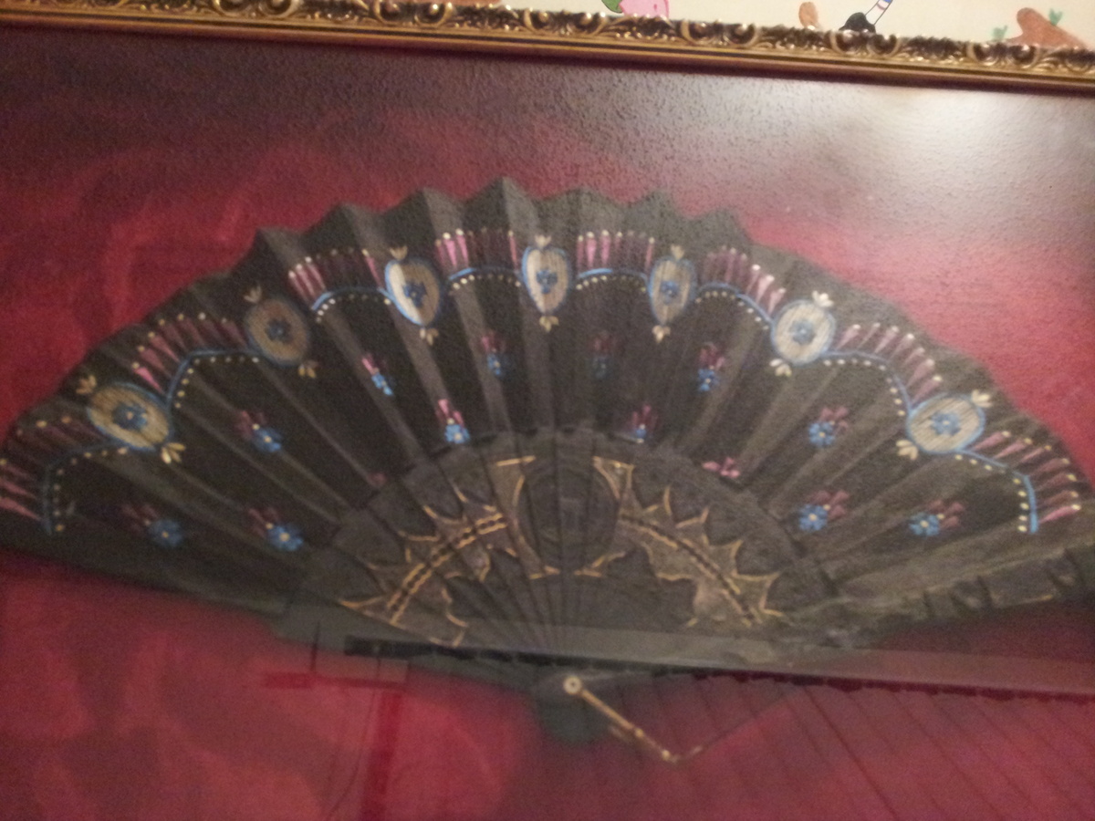 some type of hand fan any ideas when its from? 