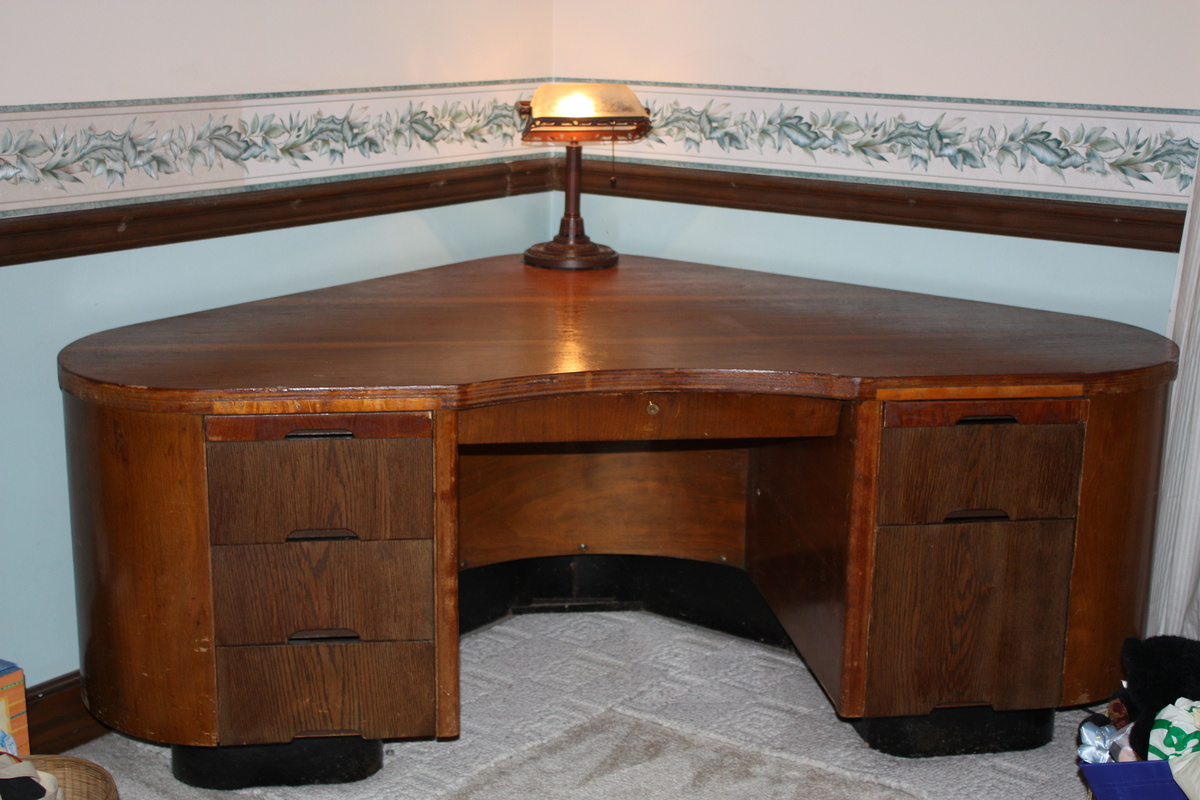 My desk of unknown heritage - Furniture