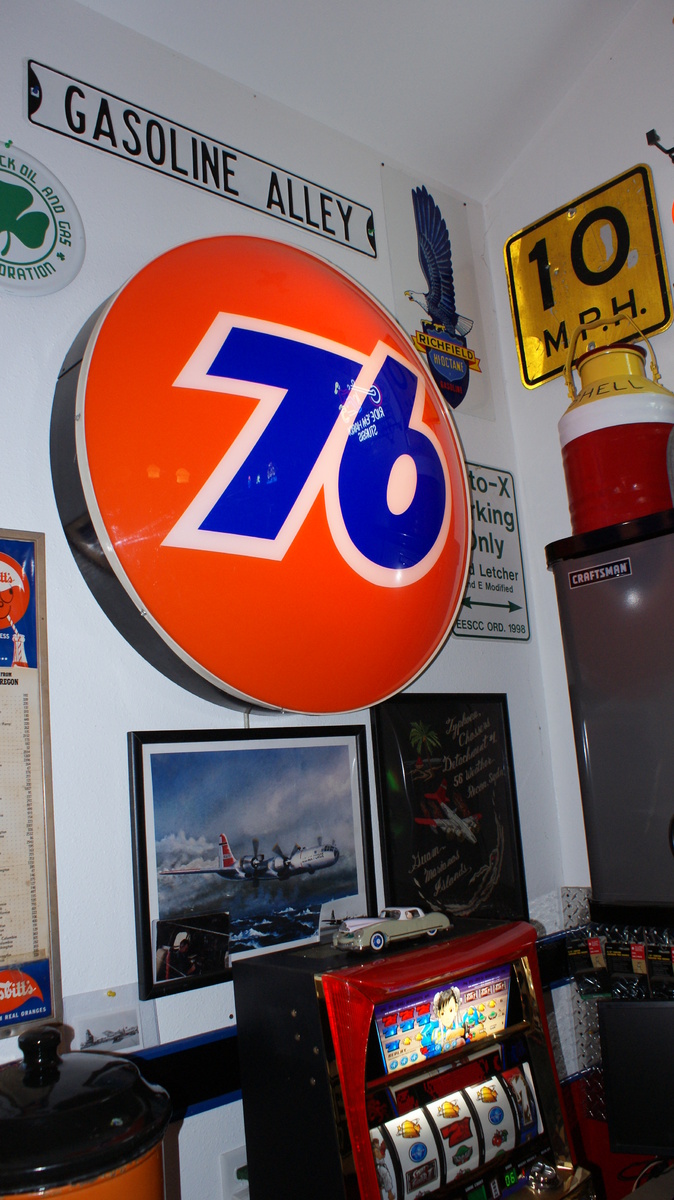 Union 76 sign - Petroliana
