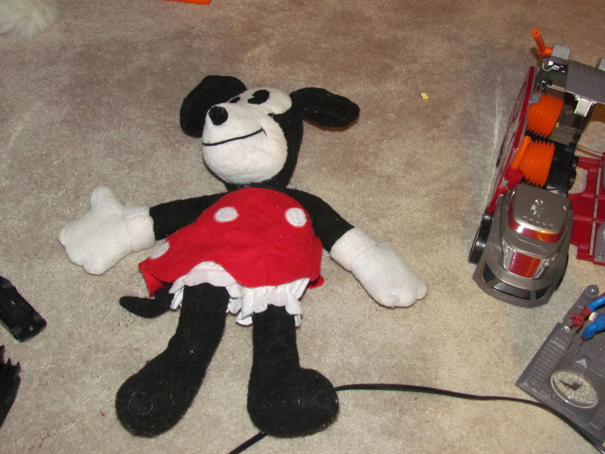 MINNIE MOUSE STUFFED TOY
