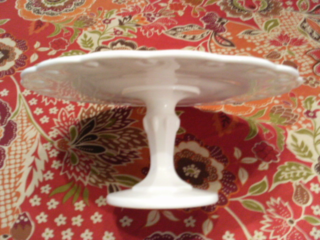 Just love milk glass cake stands!