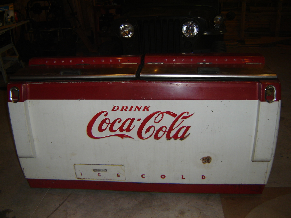 1950's cooler to be re-purpoused into a rolling bar!