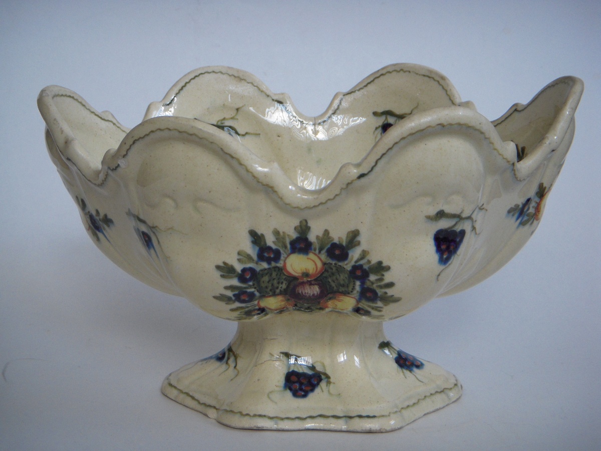 Pottery Mark, Old decorated pedestal bowl made in Italy
