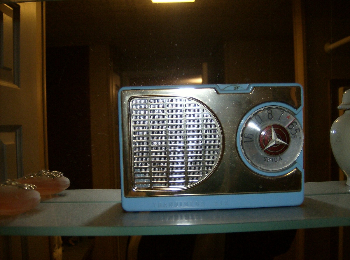 Spica Transistor Radio - Radios