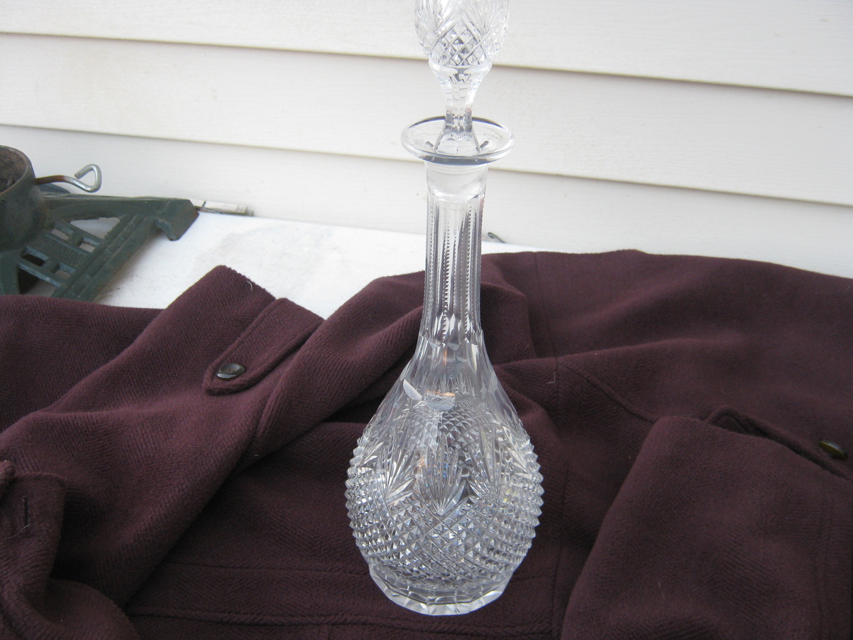 I have literally looked at thousands of info trying to identify my decanter