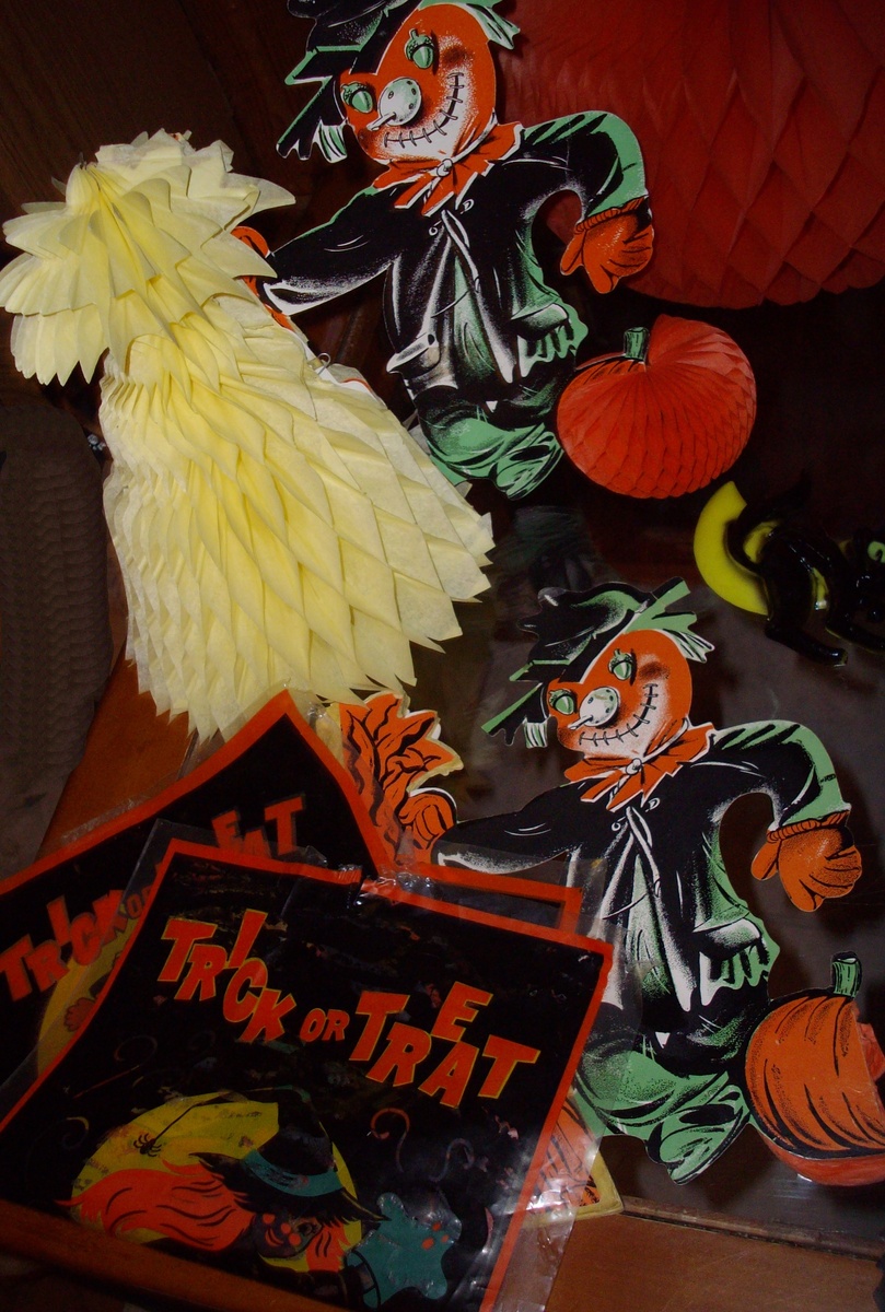 More Halloween decorations.