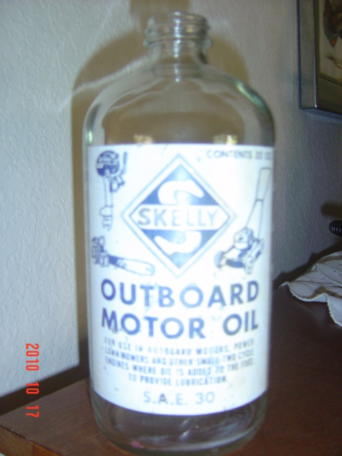 Skelly, Glass, One Quart Oil Bottle with Painted Labels
