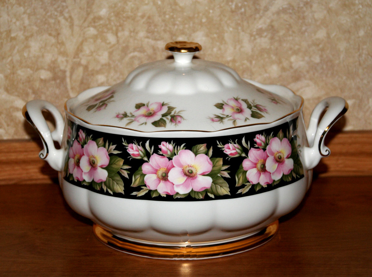 Royal Albert Provincial Flowers Alberta Rose serving pieces - China and Dinnerware