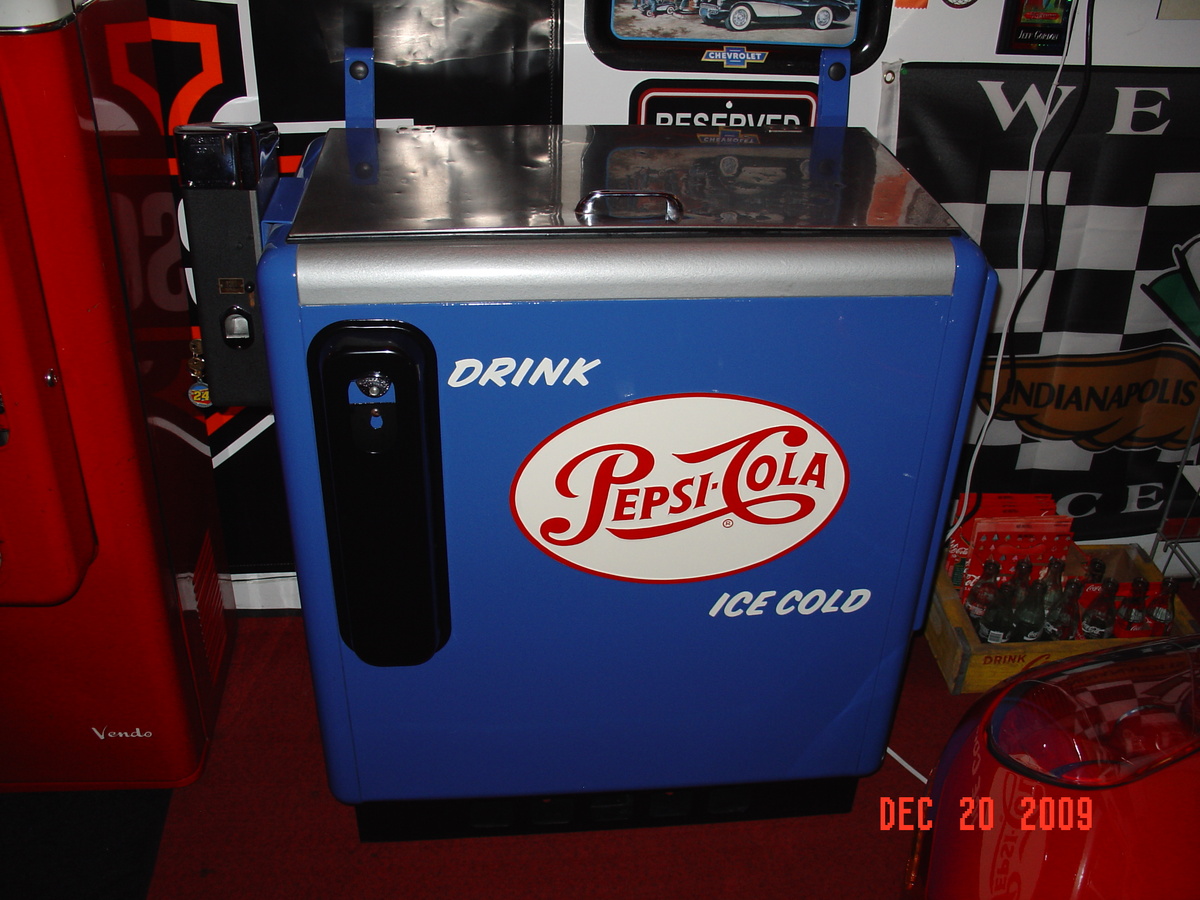Embossed Pepsi Cola Ideal 55 Slider...Single Dot...10 Cent Chest Machine...With Key...From The Fifties