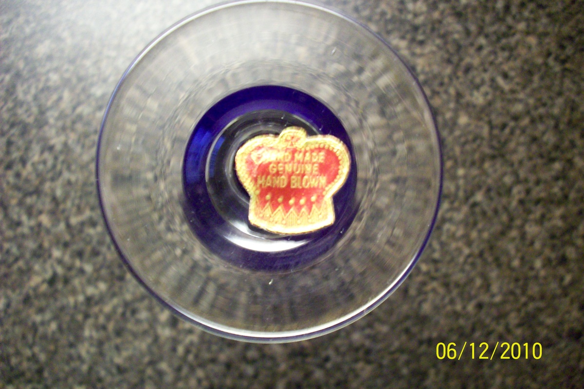 Makers Mark ?? - Art Glass