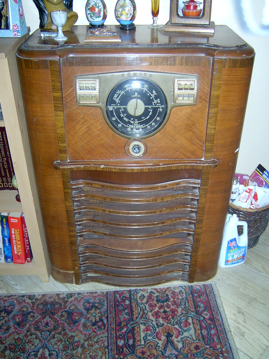 Old Zenith Radio - Radios