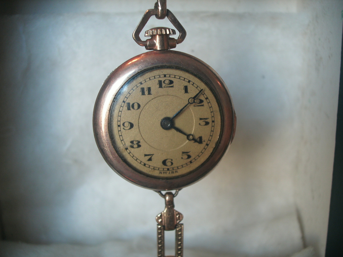 great gold watch but unknown mfg.