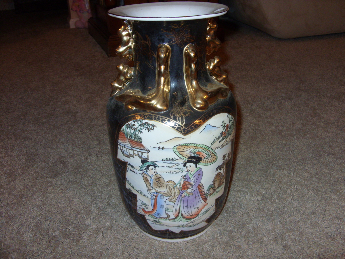 vintage japenese vase - Asian