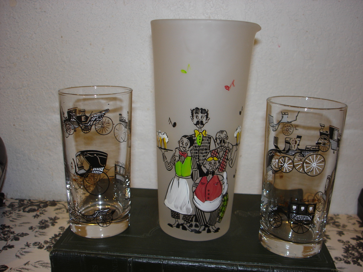 COCKTAIL MIXER / GLASSES - Glassware