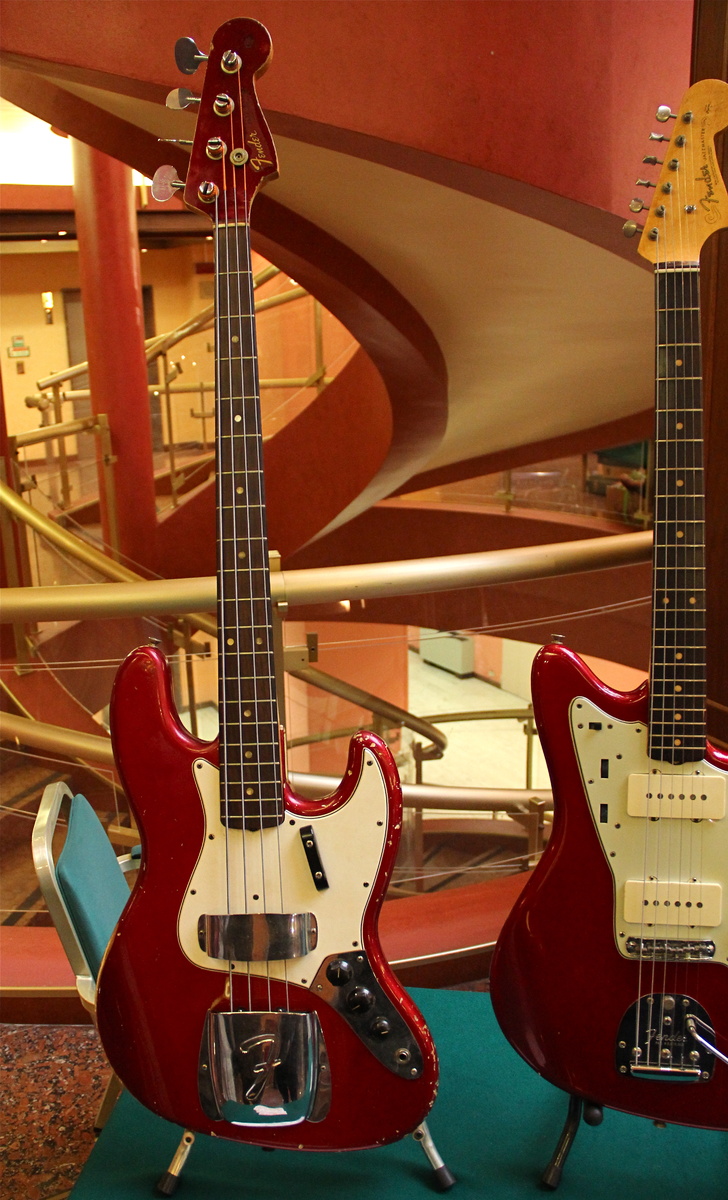 Fender Jazz Bass 1965, Candy Apple Red - Guitars