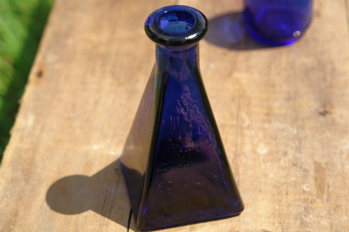 Cobalt, 1840's unknown,Token,Dug up but Cobalt  - Bottles
