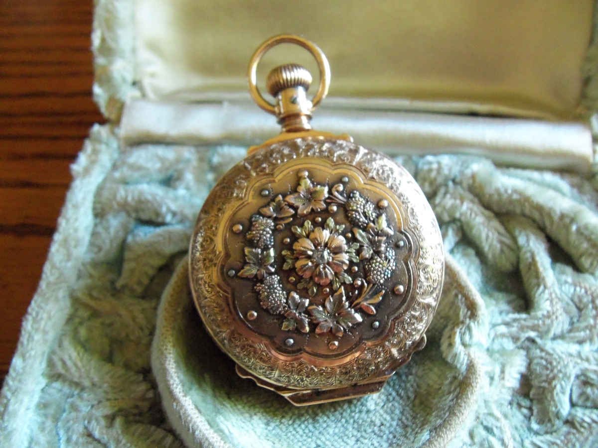 ?? elgin pocket watch,1-218-326-2836 phone please,does any one know how old?numbers off mechanics r,,2968756   - Pocket Watches