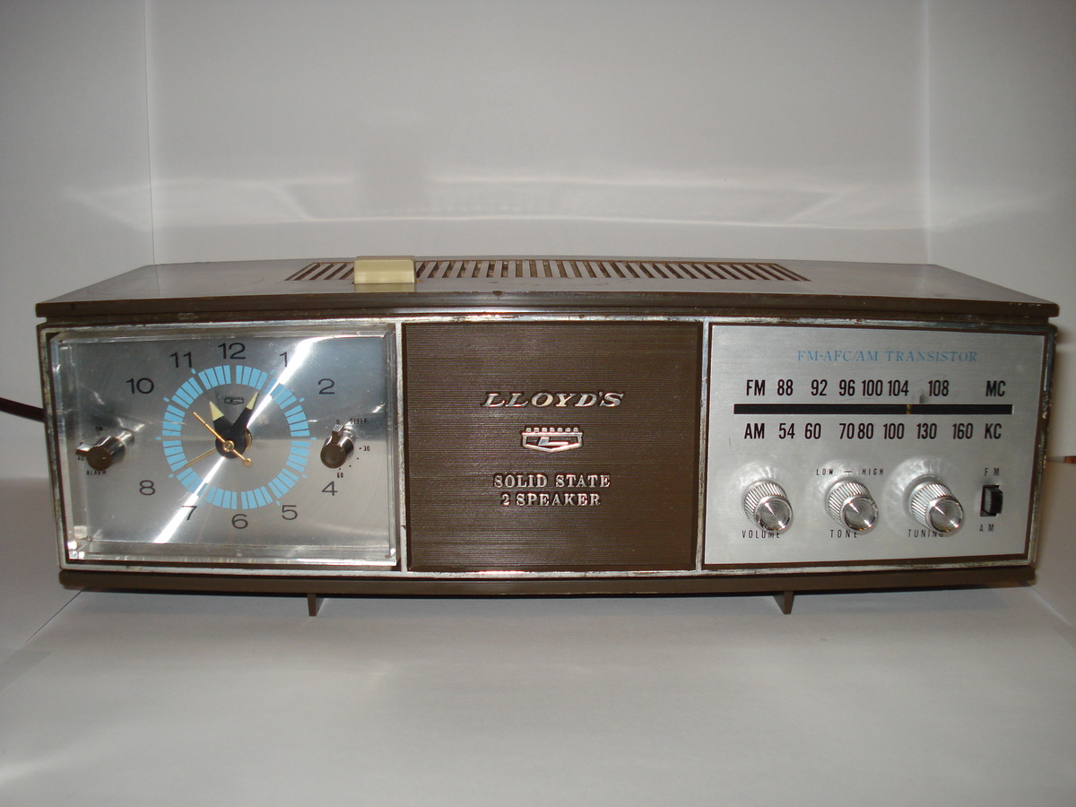Lloyds Solid State 2 Speaker Clock Radio - Radios