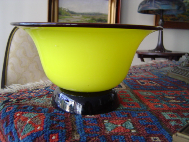 STEUBEN JADE YELLOW WITH APPLIED COBALT