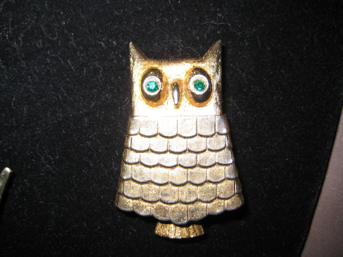 Green-eyed AVON Owl with perfume in center