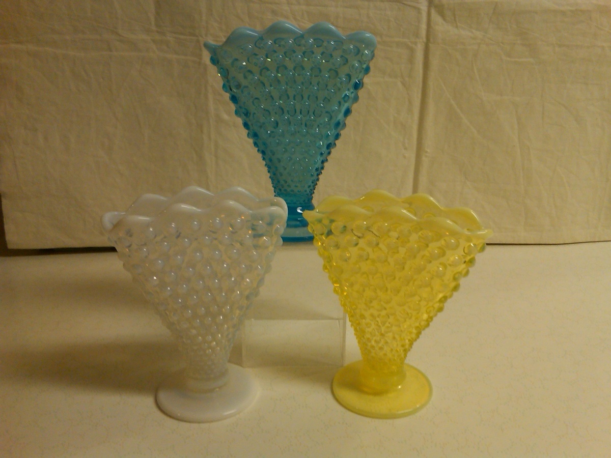 SET OF 3 EARLY FENTON HOBNAIL SCALLOPED FAN VASES