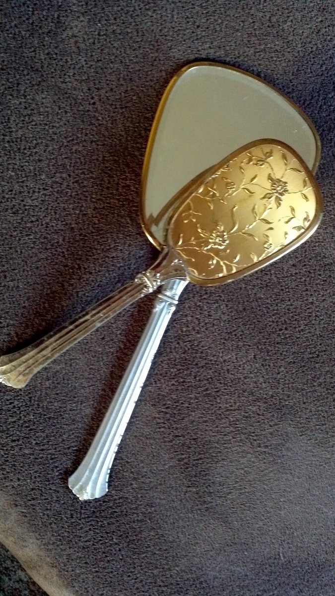 Hairbrush and mirror set